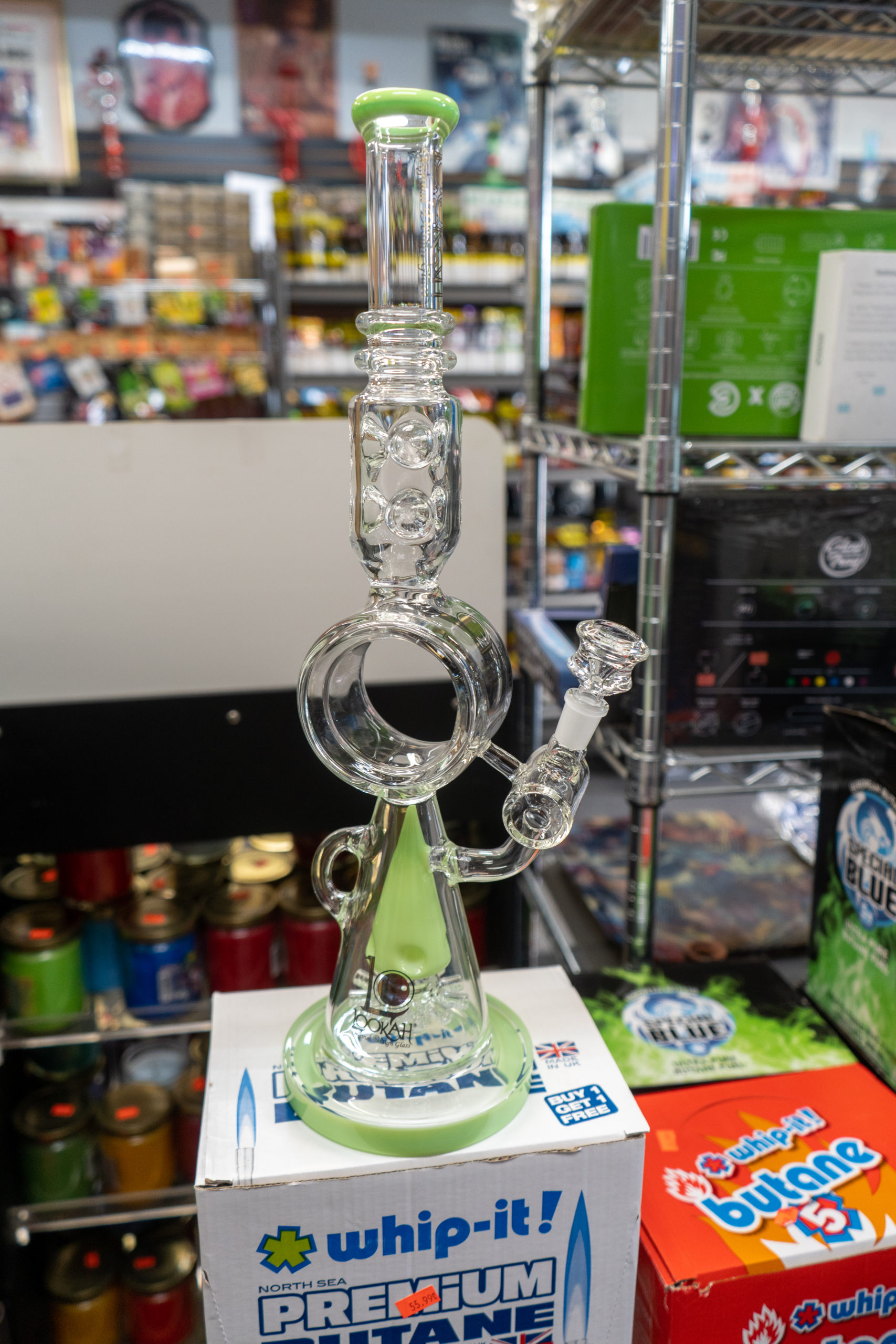 19″ Lookah piece in lwith light green tip